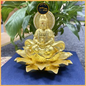 Tượng Phật Bà Quan Âm đài sen có 2 mặt trang trí taplo xe mang lại may mắn, bình an trên mọi nẻo đường.